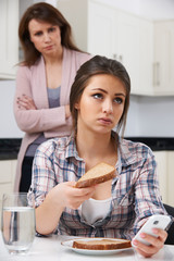 Eating-disorders-In-Teen-And-How-to-solve-them Eating-disorders-In-Teen-And-How-to-solve-them
